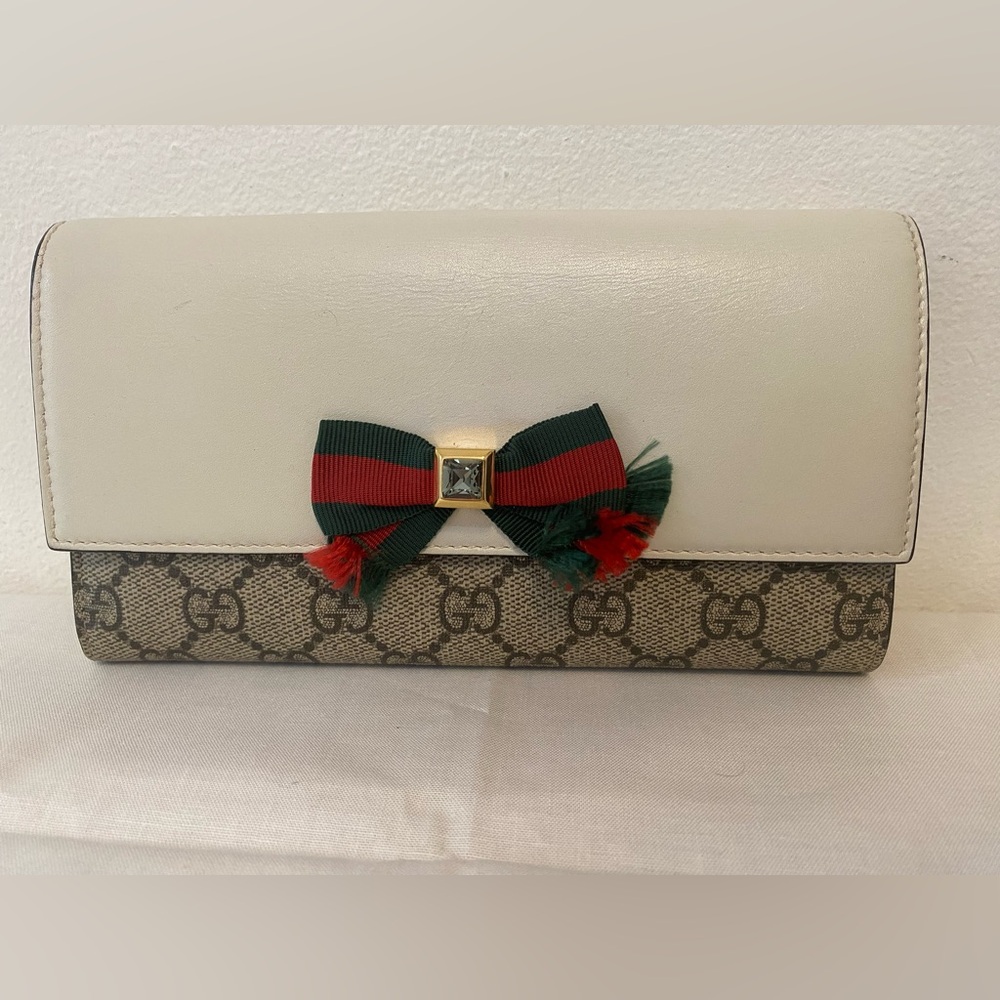 EUC Gucci GG Coated Canvas Wallet